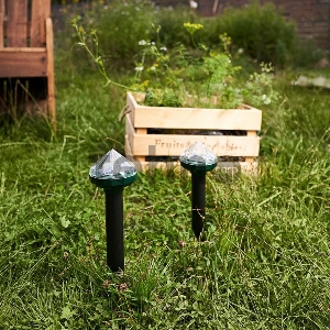 Набор отпугивателей кротов с садовым фонариком (R20*2 кристалл) REXANT