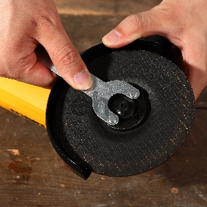 Углошлифовальная машина Deko DKAG1500 1500Вт 12000об/мин рез.шпин.:M14 d=125мм