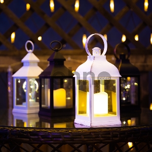 Декоративный фонарь с лампочкой, белый корпус, размер 10.5х10.5х24 см, цвет ТЕПЛЫЙ БЕЛЫЙ