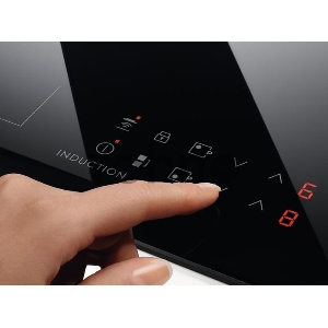 Встраиваемая индукционная панелл ELECTROLUX CIR60430 на 4 конфорки, cтеклокерамика, мощность: 7350 Вт