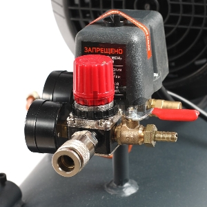 Компрессор Patriot поршневой масляный Professional 100-400, 400 л/мин, 8 бар, 2200 Вт, 100 л, быстросъемный 1/4 + елочка