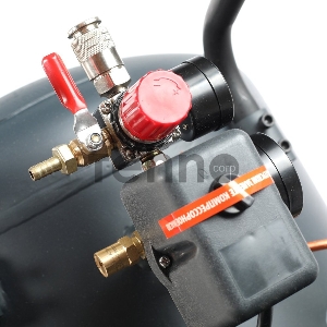 Компрессор Patriot поршневой масляный Professional 100-400, 400 л/мин, 8 бар, 2200 Вт, 100 л, быстросъемный 1/4 + елочка