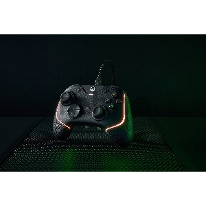 Игровой контроллер Razer Wolverine V2 Chroma - Wired Gaming Controller for Xbox Series X