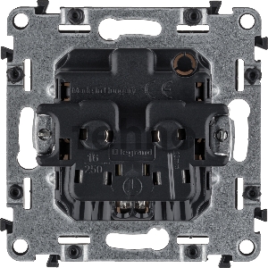 Силовая розетка 2К+З 16А 250В с лицевой панелью. Безвинтовые зажимы.